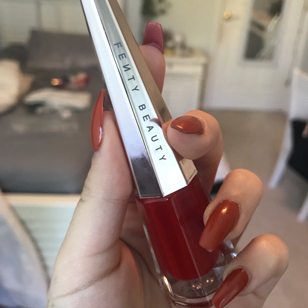 Fenty Beauty “Stunna Lip Paint” in Uncensored